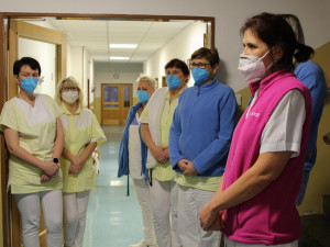 Strakoničtí vojáci předali dar domovům pro seniory.