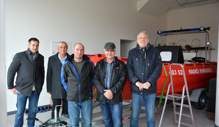Nový člun pro hasiče z Purkarce