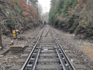 FOTO: Vykolejení vlaku u Hluboké nejspíš způsobila závada na výhybce