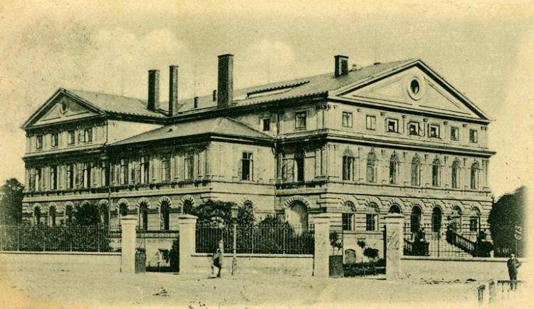 Kulturní dům Slávie se otevřel veřejnosti před 148 lety. Sloužil němcům i komunistům