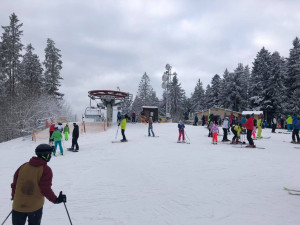 Lyžařské areály na jihu Čech praskaly ve švech. Na Lipno vyrazily tisíce lidí