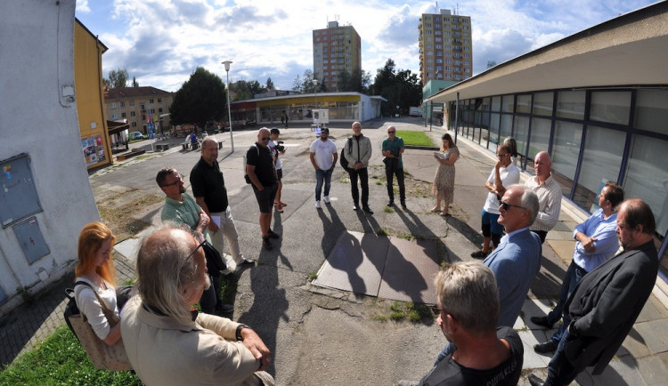 Na nové podobě náměstí u Juvelu bude pracovat pět ateliérů. Regenerace vyjde na 24 milionů