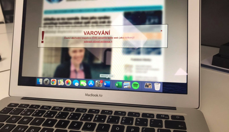 Kde nenakupovat? Inspekce přišla s aplikací, která vás upozorní na pochybný web.