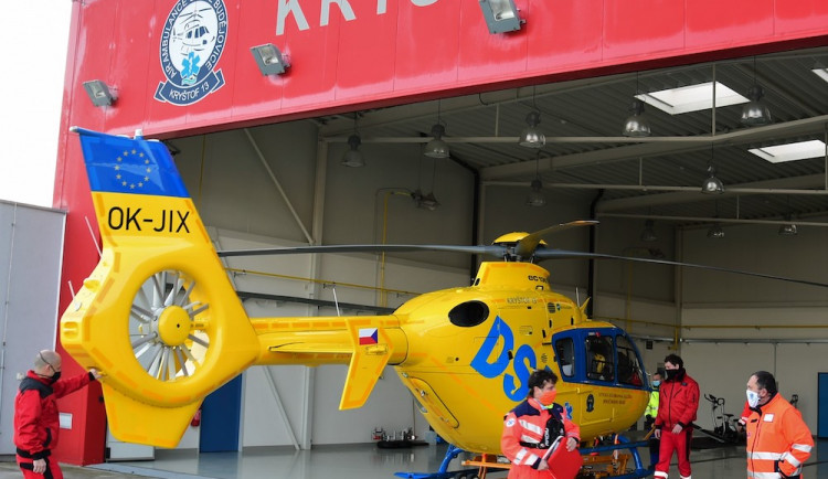 FOTO: Letecká záchranná služba se po čtyřech letech vrátila do Plané