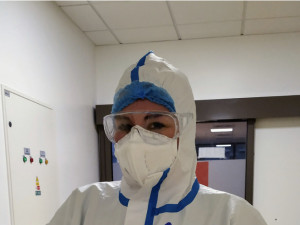 Nejtěžší při práci na covid oddělení je beznaděj a zármutek rodin, říká mladá lékařka Andrea Čoláková