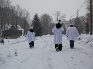 V pátek začala Tříkrálová sbírka. Kvůli koronaviru koledníky nahradí on-line kasičky