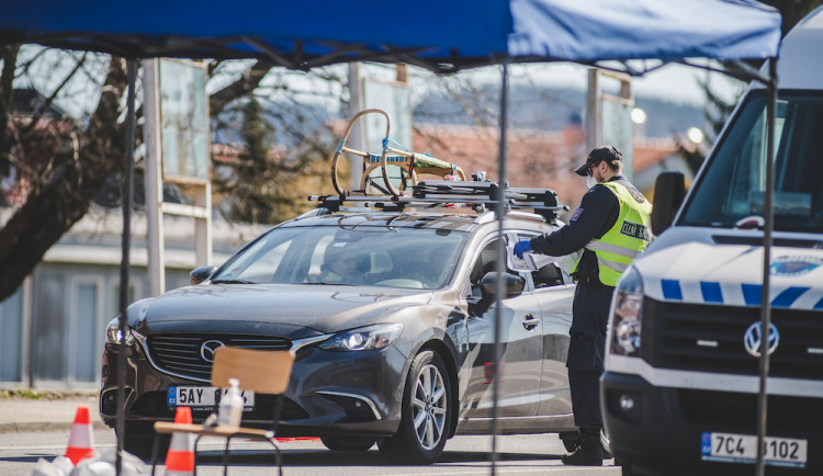 Rakousko zavede v noci na sobotu hraniční kontroly
