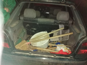 VIDEO: Policisté chytili u Nesměně kopáče vltavínů. S jejich dopadením pomohli psi