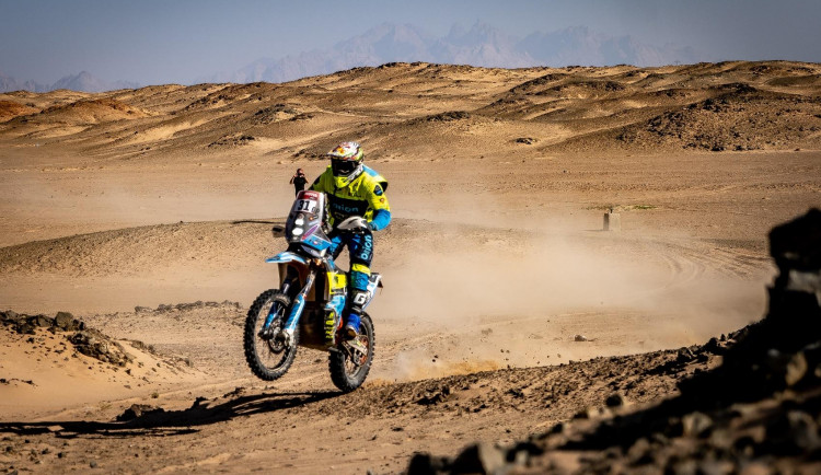 Budějčák Michek útočí na historicky nejlepší český výsledek mezi motocykly na Dakaru.