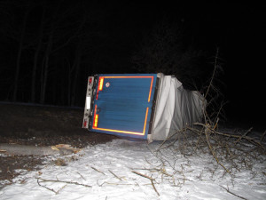 Opilý řidič kamionu havaroval na jihu Čech. Nadýchal skoro dvě promile