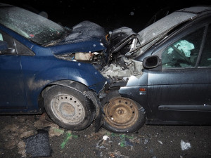 Při ranní nehodě na Táborsku se těžce zranili tři lidé