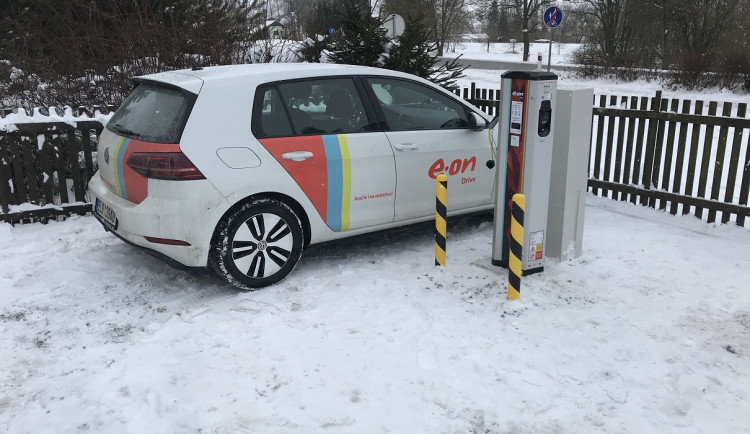 Dvě nové nabíječky na elektromobily najdou lidé na Lipensku. Spuštěny byly minulý týden