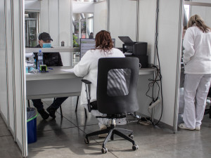 Budějcké očkovací centrum zahájilo provoz. Od čtvrtka pojede naplno