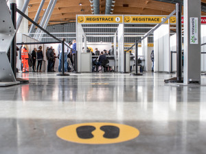 Budějcké očkovací centrum zahájilo provoz. Od čtvrtka pojede naplno