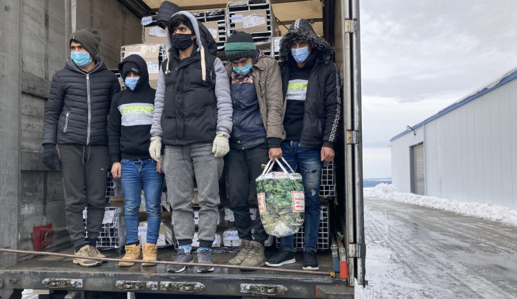 V kamionu na Táborsku našli policisté šest migrantů z Afghánistánu a Pákistánu
