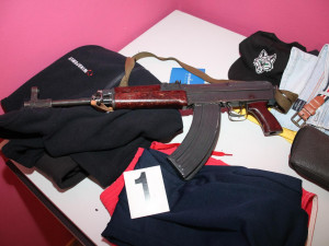 FOTO/ VIDEO: Rok a půl sledovala policie drogové dealery ve Vimperku. Minulý týden je zadrželi