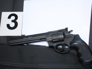 FOTO/ VIDEO: Rok a půl sledovala policie drogové dealery ve Vimperku. Minulý týden je zadrželi