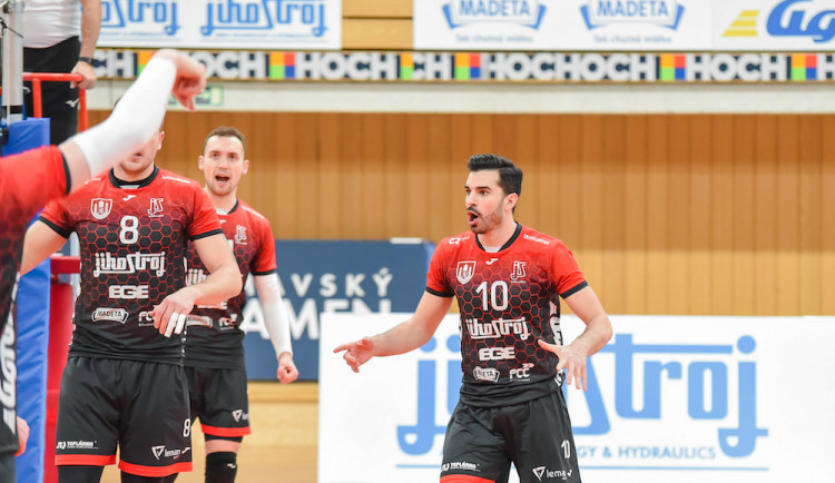Jihostroj zaznamenal devátou domácí výhru. Ve sportovní hale porazil Ústí nad Labem