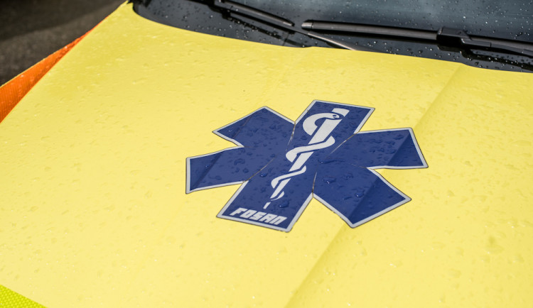 Při dopravní nehodě na Jindřichohradecku se vážně zranili dva lidé