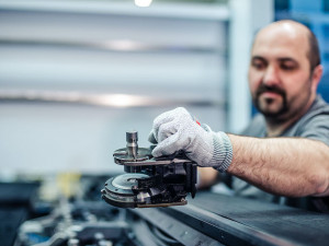 Hauser dává 110 milionů korun do expertů na plech