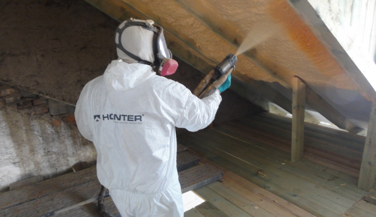 Stříkaná pěna je moderní řešení zateplení, říká jednatel firmy CZ pěna Martin Hrubý