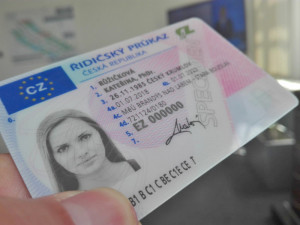 Žádat o nový řidičák půjde i elektronicky. Materiál dostane v pondělí vláda