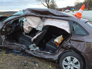 Další tragická nehoda na jihu Čech. V Jindřichově Hradci se střetl osobák s dodávkou