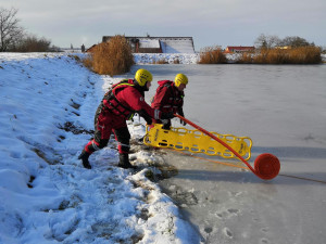 Záchrana tonoucího je vypjatá situace, důležité je nepanikařit, říkají hasiči