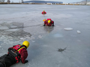 Záchrana tonoucího je vypjatá situace, důležité je nepanikařit, říkají hasiči