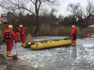 Záchrana tonoucího je vypjatá situace, důležité je nepanikařit, říkají hasiči
