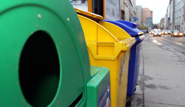 Jaká je budoucnost žlutých kontejnerů? K omezení třídění plastů není důvod, uklidňuje obalová společnost