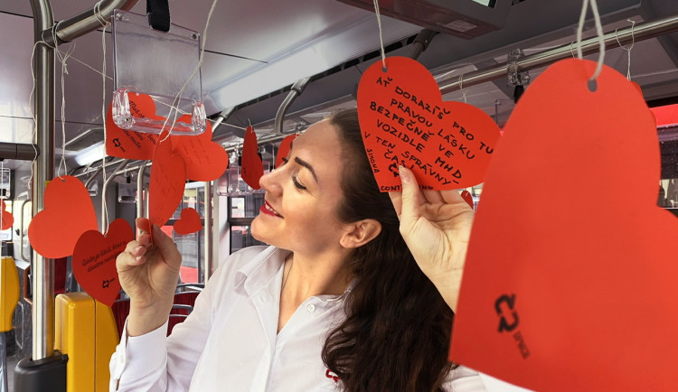 Utrhněte si lásku! Budějovickou MHD zaplaví Valentýnky