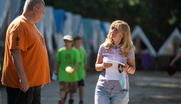 Na rok zmizel rozdíl mezi pracovním dnem a víkendem, říkají hygienici. Počet pracovníků se za rok mírně zvýšil