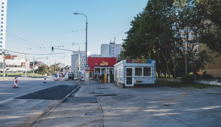 Bývalý stánek s občerstvením na Pražské koupí město za 250 tisíc