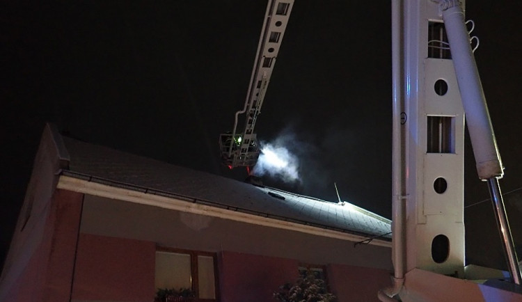 Pozor na saze v komíně. Za poslední týden vyjížděli hasiči k několika takovým případům