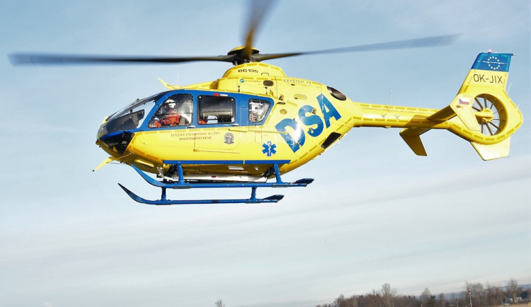 Pod bruslaři na Orlíku se prolomil led. Do potíží se dostali i zasahující hasiči