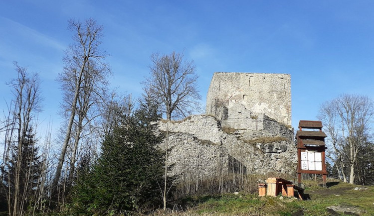 Na Vítkův Hrádek míří o víkendech desítky lidí