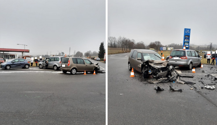 Další nehoda U Stopařky. Záchranná služba převezla do nemocnice tři zraněné osoby.