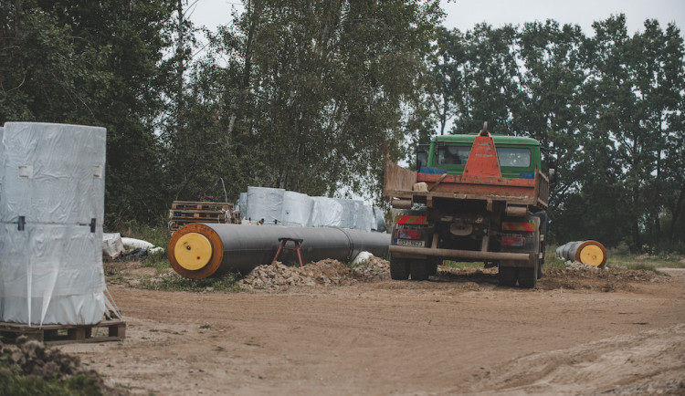 Horkovod z Temelína do Budějc dostaví jiná firma. Původní vybraná je v insolvenci