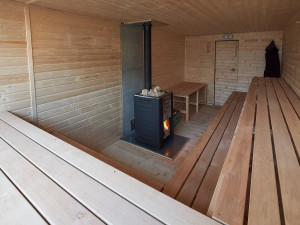 Dobrovolníci vytvořili speciální železniční saunový vagon. Jezdit by mohl kolem Prahy