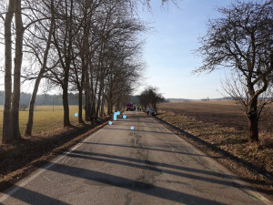 Policie hledá svědky víkendové tragické nehody, při níž zemřeli dva cyklisté