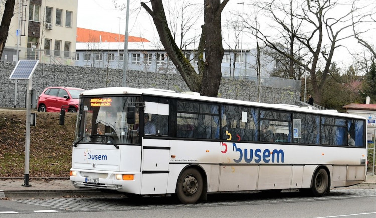 Za veřejnou linkovou dopravu zaplatí kraj 7,5 miliardy korun