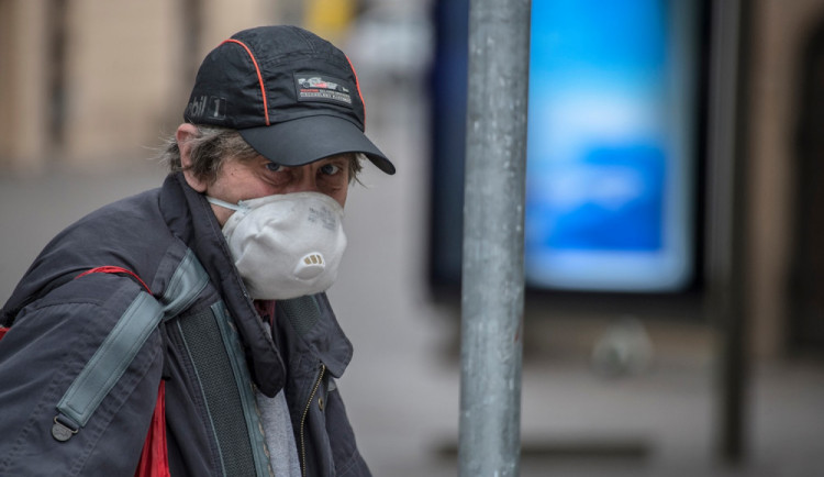 Budějovická charita vyhlásila sbírku respirátorů pro lidi v nouzi