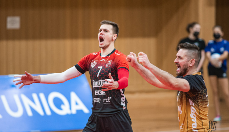 Michálek a Kryštof podepsali nové smlouvy