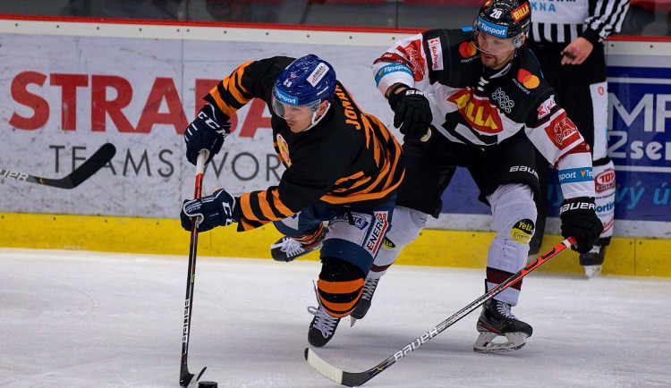 Hokejisté Českých Budějovic se ukázali ve výročních retro dresech v duelu se Spartou.