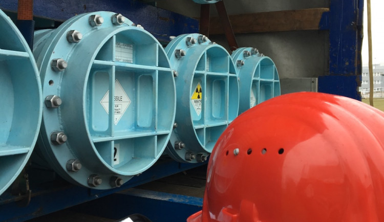 Temelín se připravuje na odstávku prvního bloku. Dokončil návoz jaderného paliva