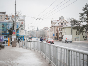 POLITICKÁ KORIDA: Co si myslí zastupitelé o novém zábradlí na Senovážném náměstí?