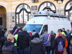 Lidé budou o víkendu znovu protestovat. Tentokrát v Jindřichově Hradci