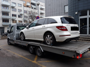 Zaměstnanec bezpečnostní agentury si vydělával miliony jako drogový dealer. Jeho byznys utnula policie