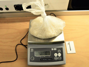 Zaměstnanec bezpečnostní agentury si vydělával miliony jako drogový dealer. Jeho byznys utnula policie